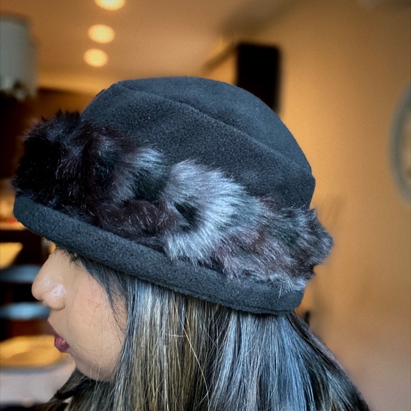 Parkhurst faux fur trimmed bucket hat - Picture 3 of 4